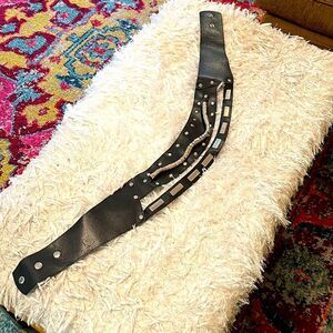 Awesome 80s leather belt with snaps and metal embellishments